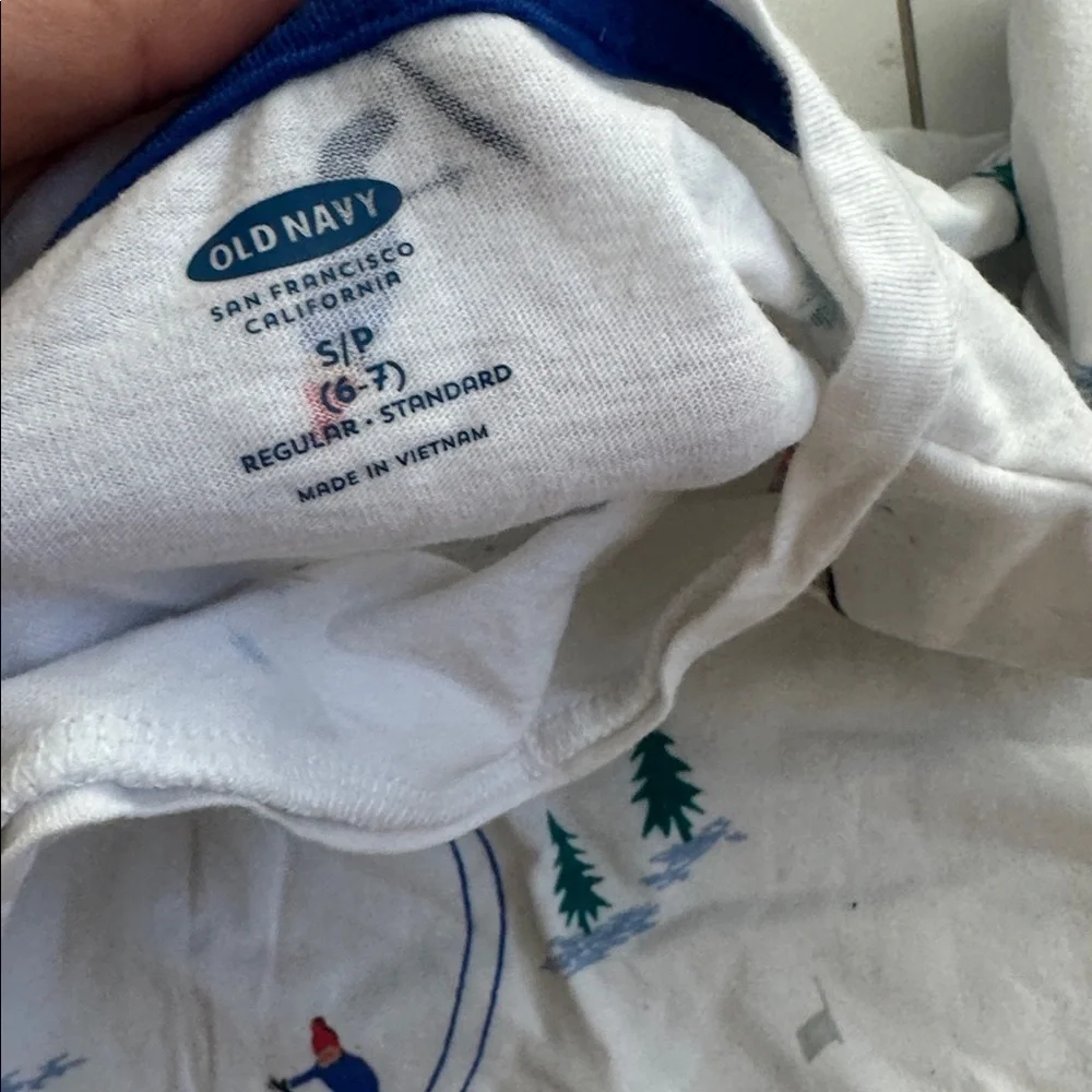 Old navy Kids Ski Print Long Sleeve Shirt 6/7 boys